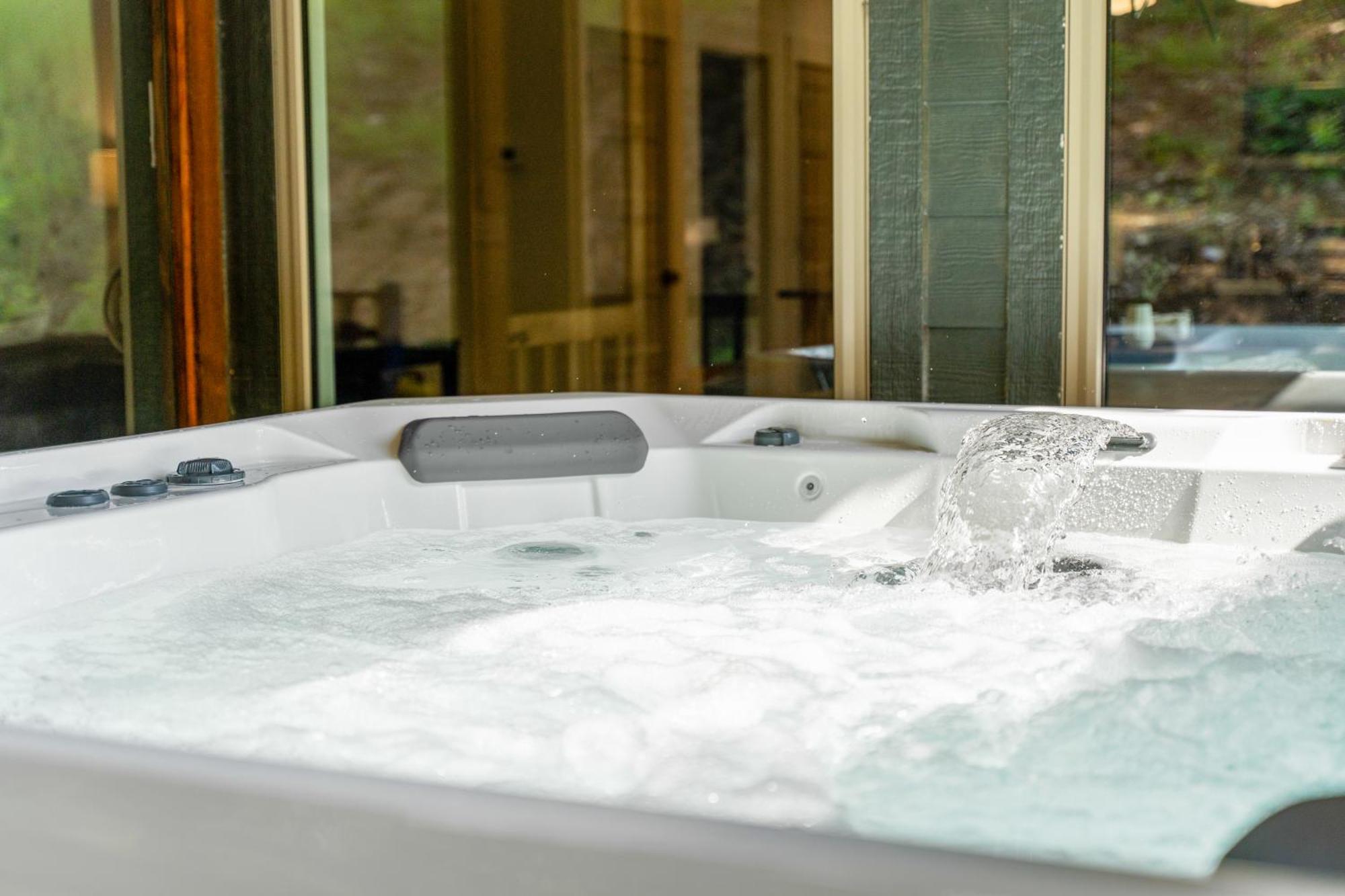 New Ozark Oasis Luxe Cabin Retreat With Hot Tub Hollister Luaran gambar