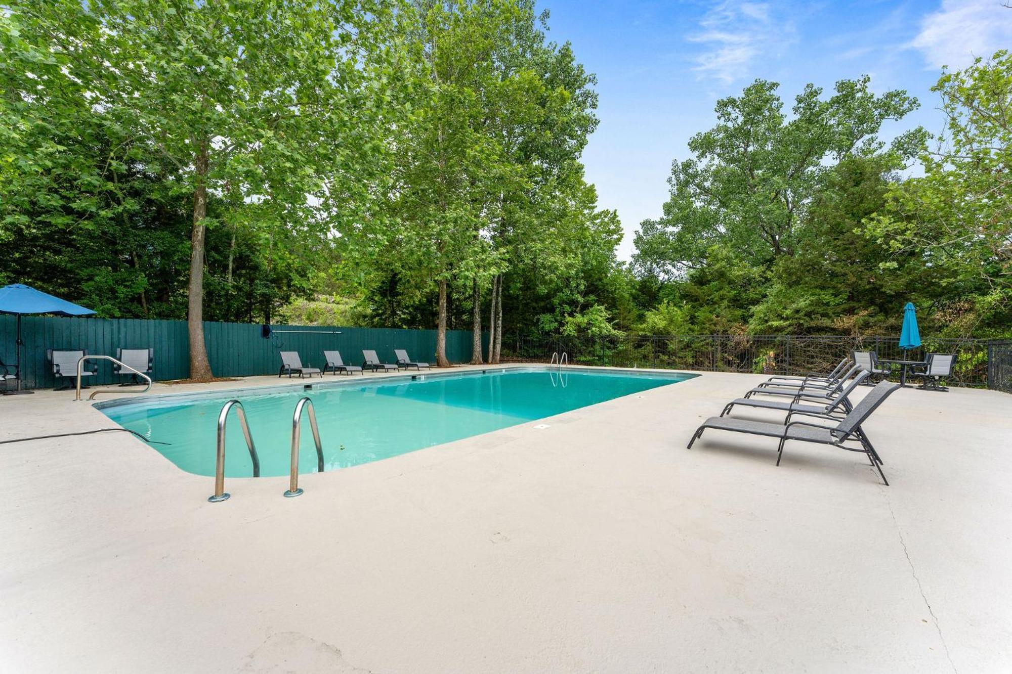 New Ozark Oasis Luxe Cabin Retreat With Hot Tub Hollister Luaran gambar